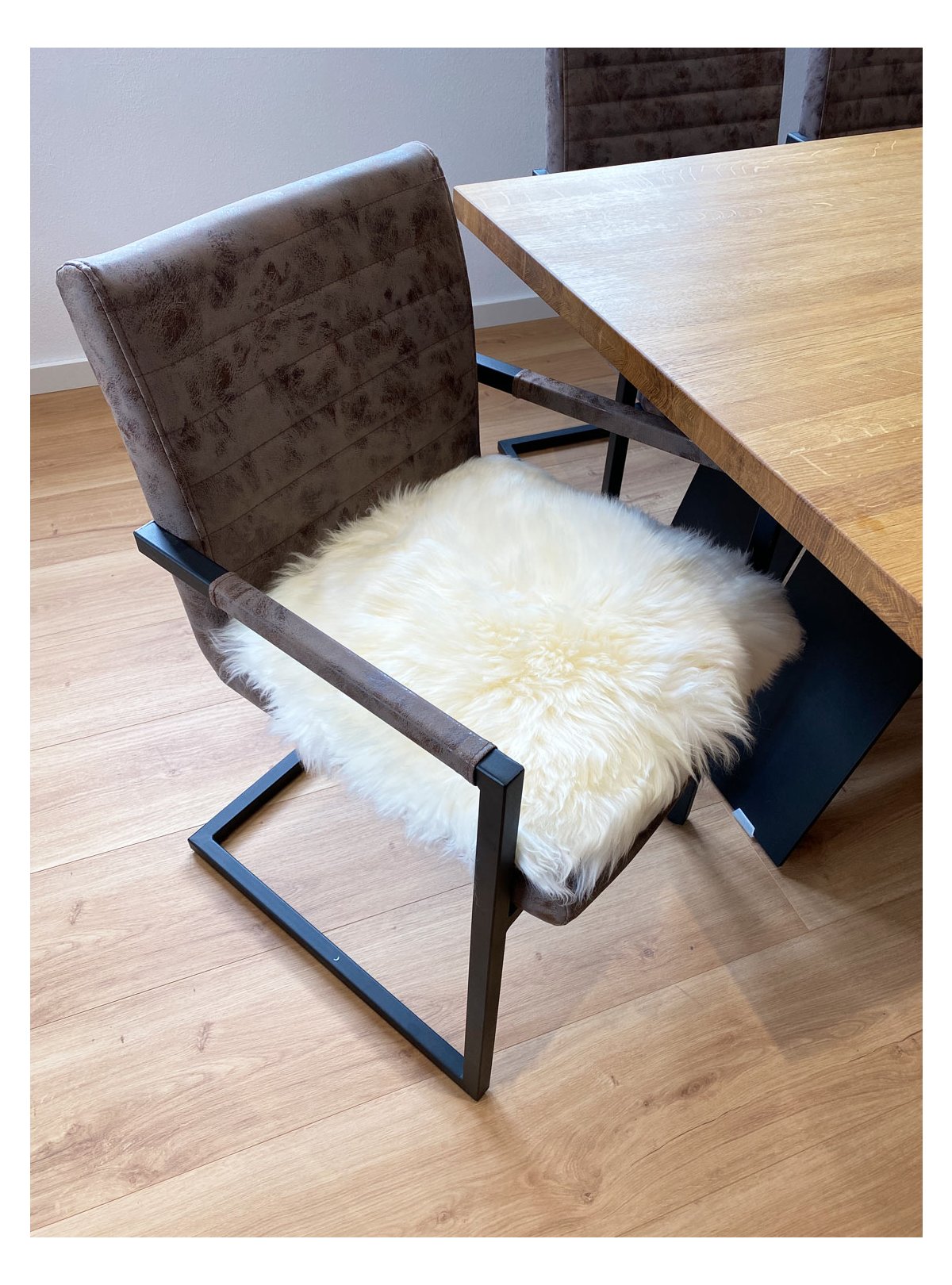 Sitzkissen echt Lammfell weiß hochwollig Sitzauflage Stuhlkissen  Rollstuhlauflage Katzenbett Kuschelkissen Rohn-Moden online kaufen